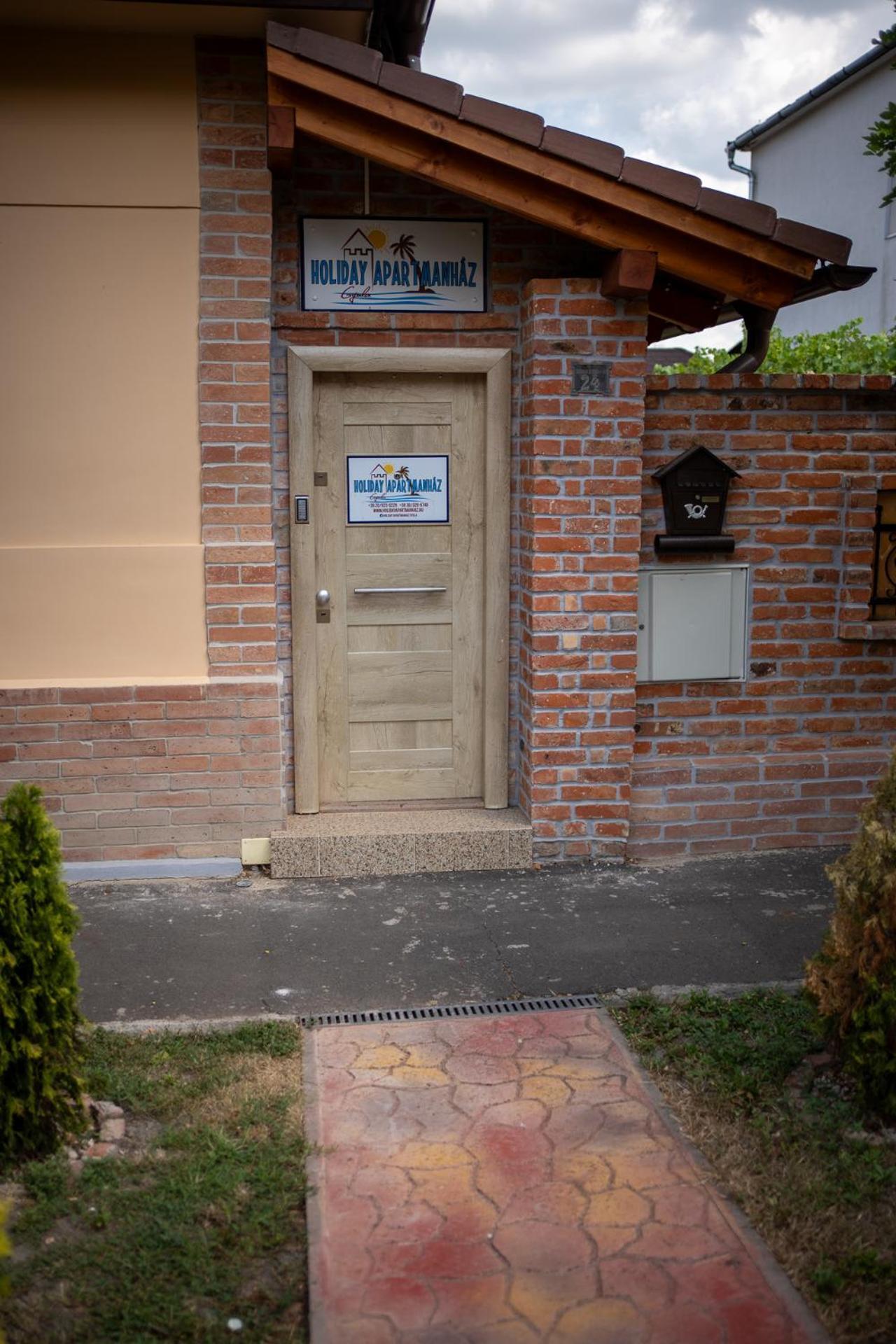 Holiday Apartmanhaz גיולה מראה חיצוני תמונה