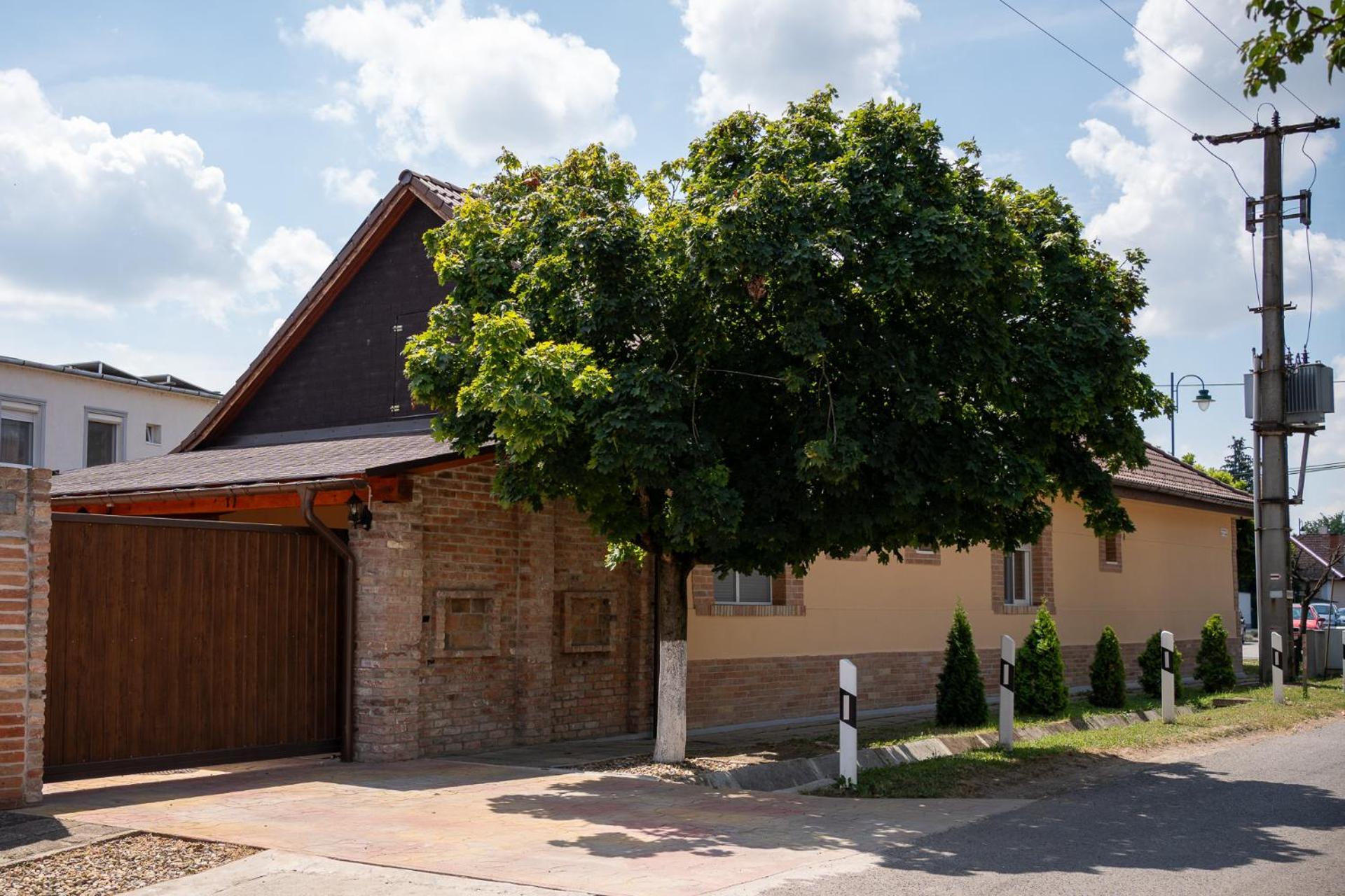 Holiday Apartmanhaz גיולה מראה חיצוני תמונה